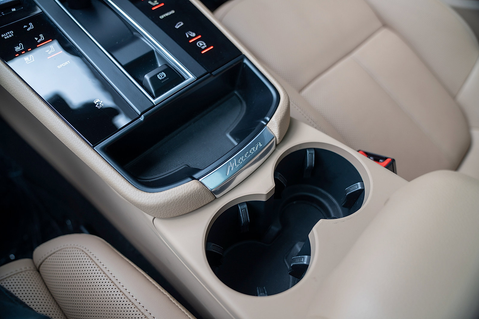 Certified 2026 Porsche Macan AWD/4WD image 15