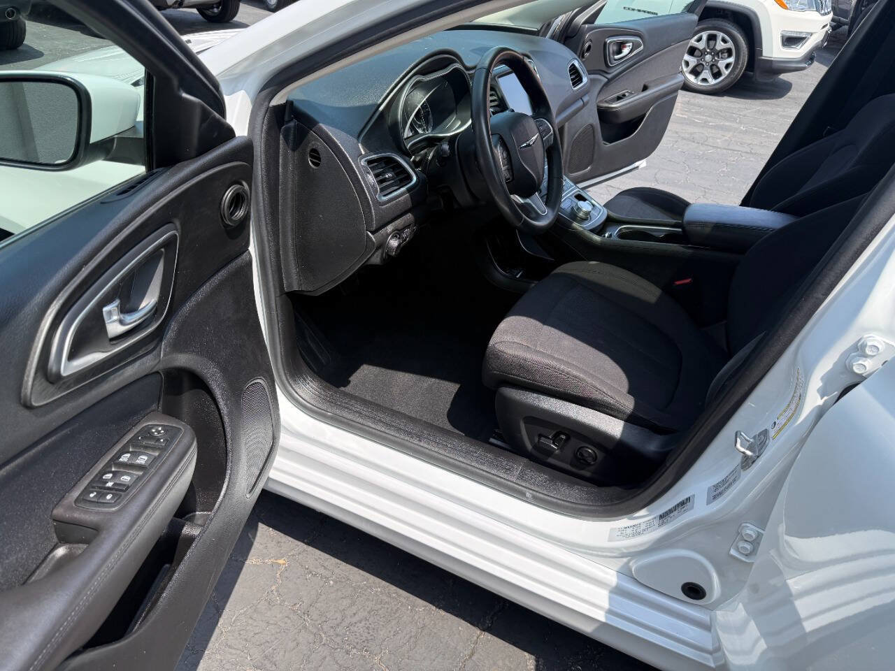 Used 2015 Chrysler 200 Limited w/ Convenience Group FWD image 10
