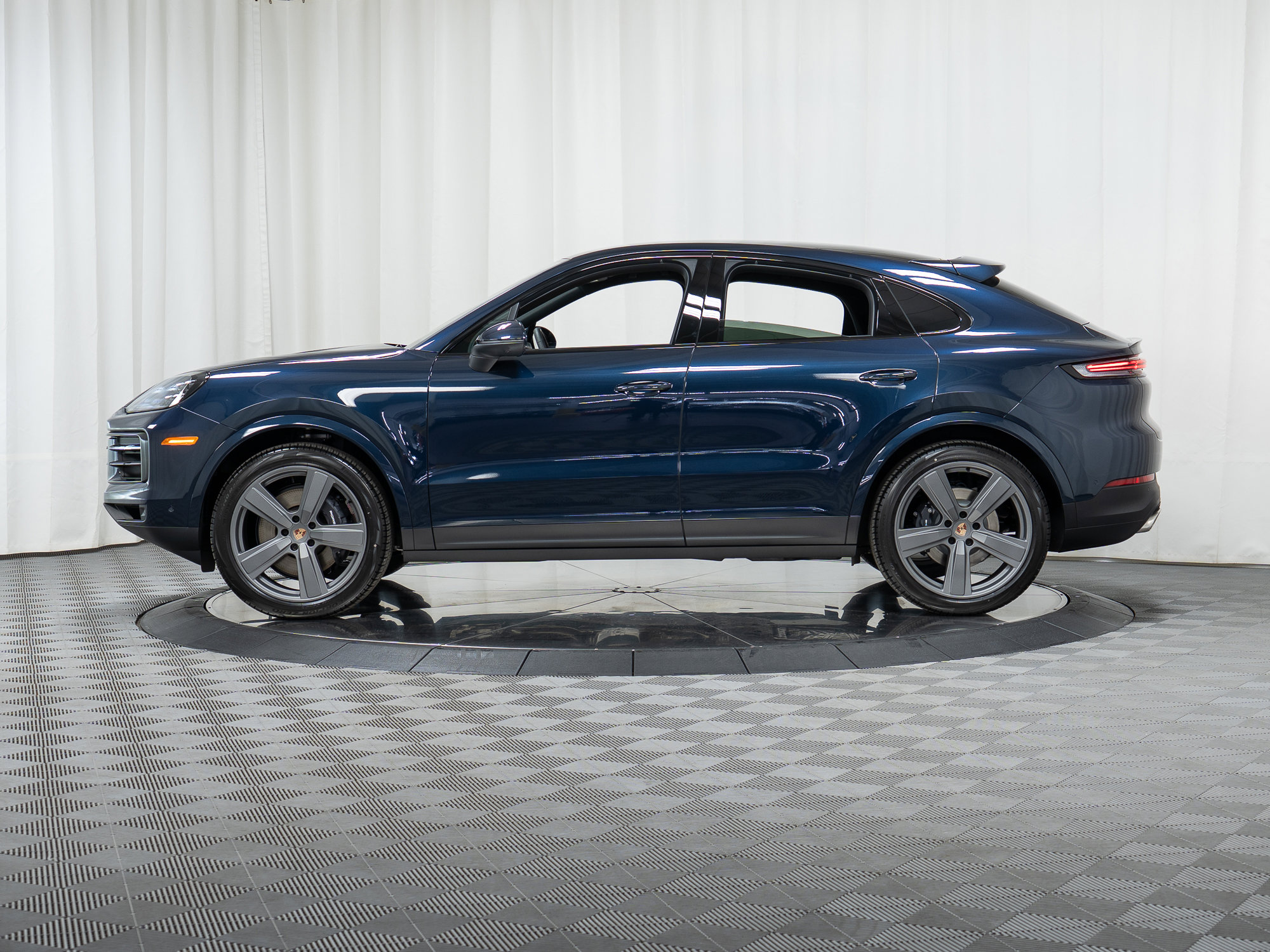 New 2026 Porsche Cayenne Coupe AWD/4WD image 30
