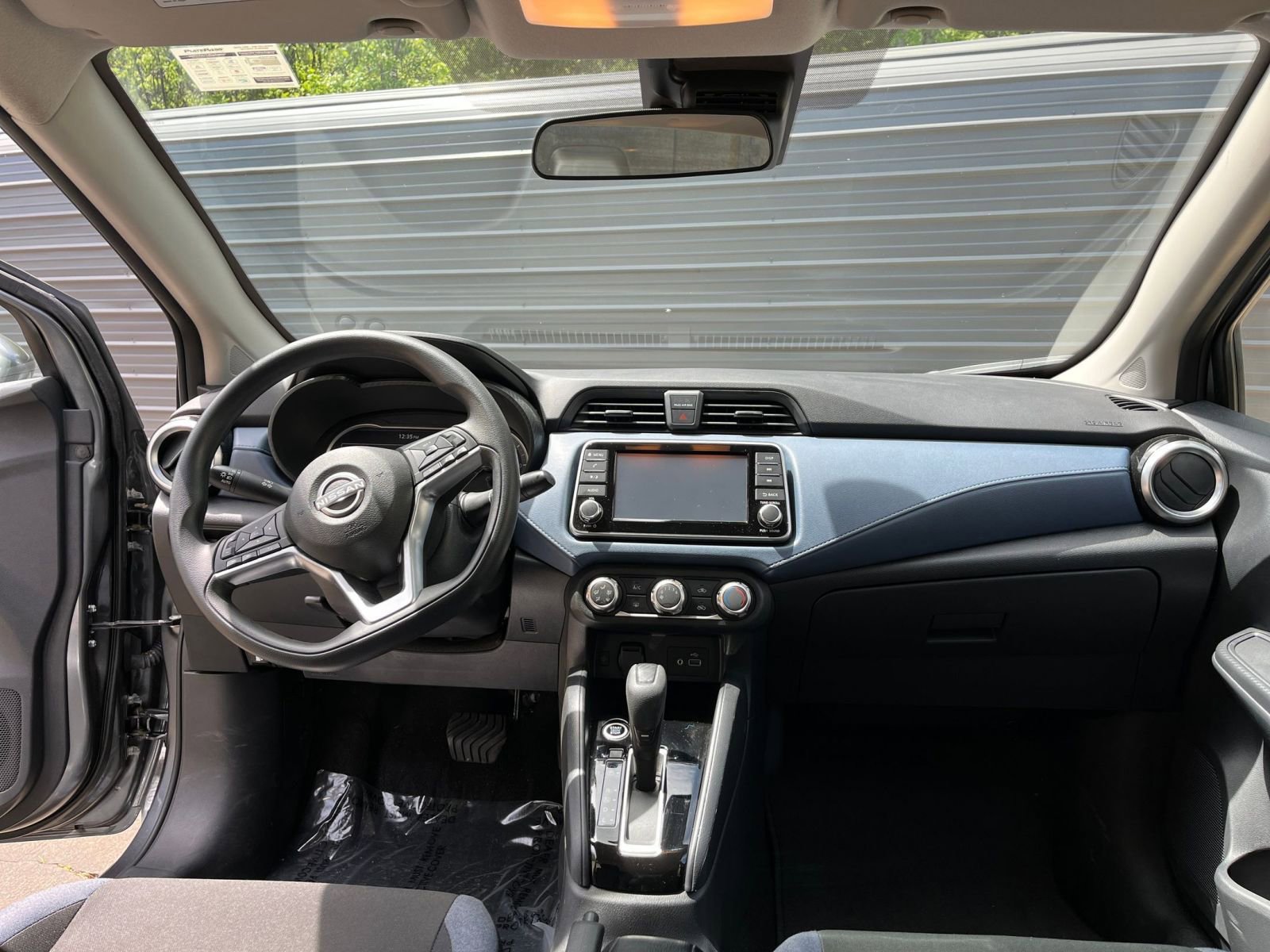 Used 2025 Nissan Versa SV image 28