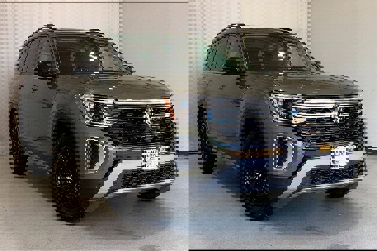 Used 2024 Volkswagen Atlas Peak Edition SE image 34