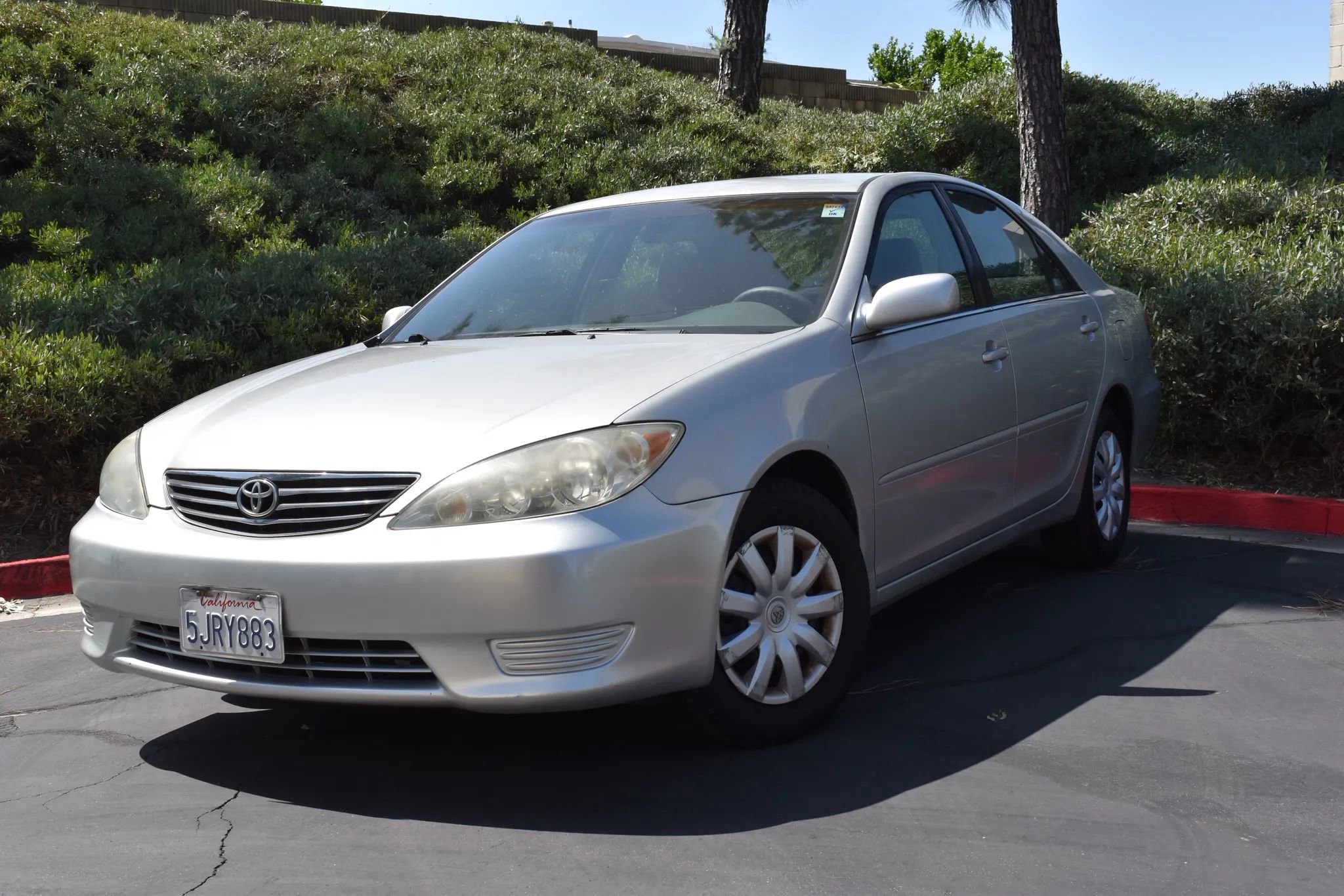 Used 2005 Toyota Camry LE FWD image 1