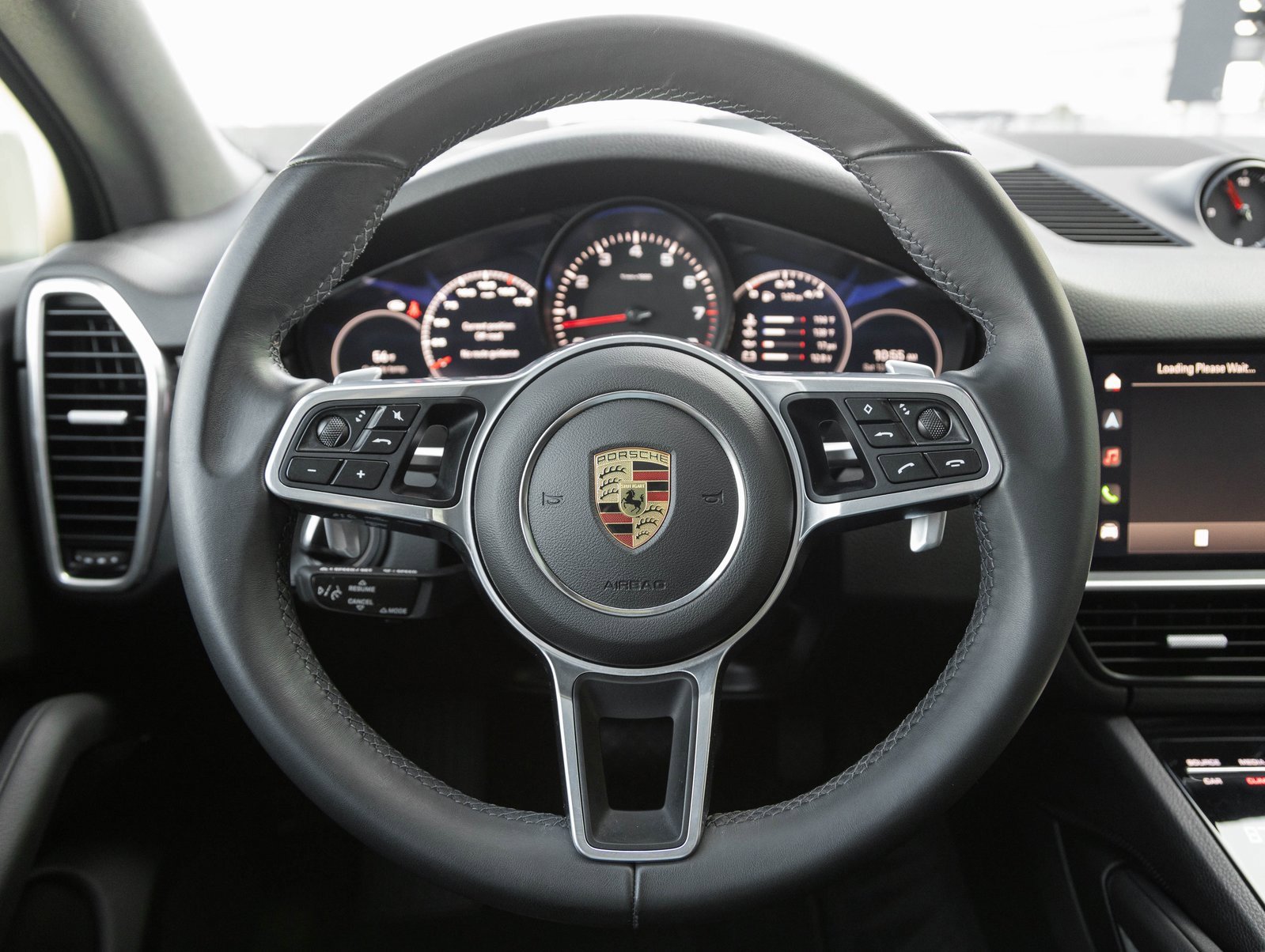 Used 2022 Porsche Cayenne Platinum Edition image 13