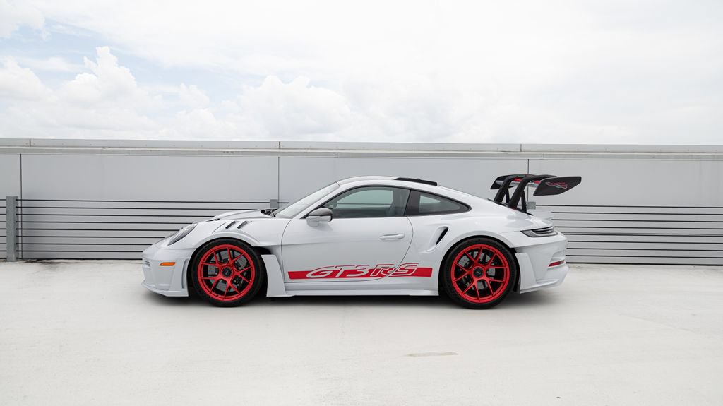 Certified 2025 Porsche 911 GT3 RS RWD image 3