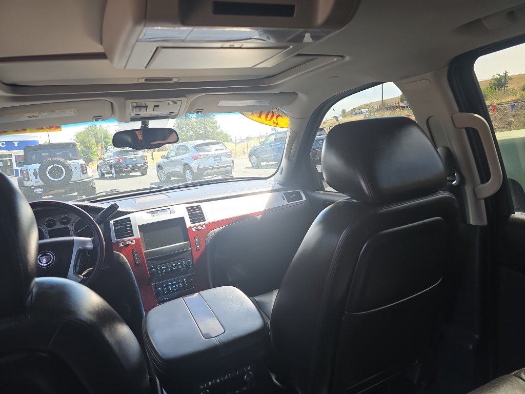 Used 2011 Cadillac Escalade Luxury AWD/4WD image 15