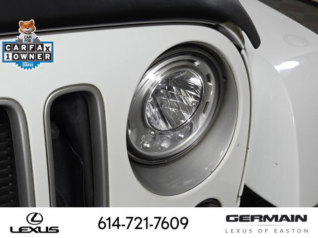 Used 2017 Jeep Wrangler Unlimited Sahara w/ Dual Top Group AWD/4WD image 15