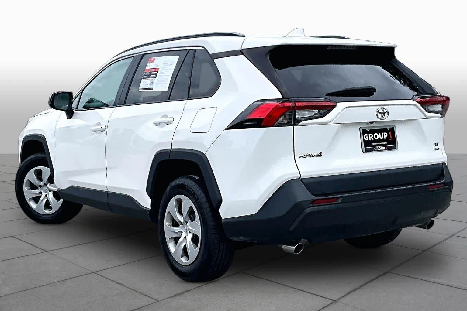 Used 2021 Toyota RAV4 LE AWD/4WD image 12
