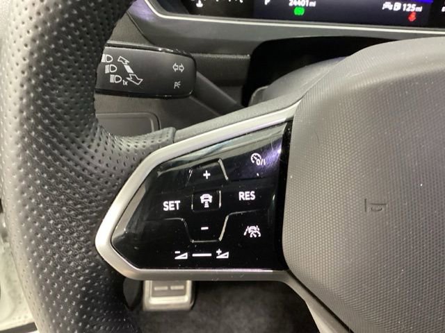 Used 2023 Volkswagen Tiguan SE R-Line AWD/4WD image 19