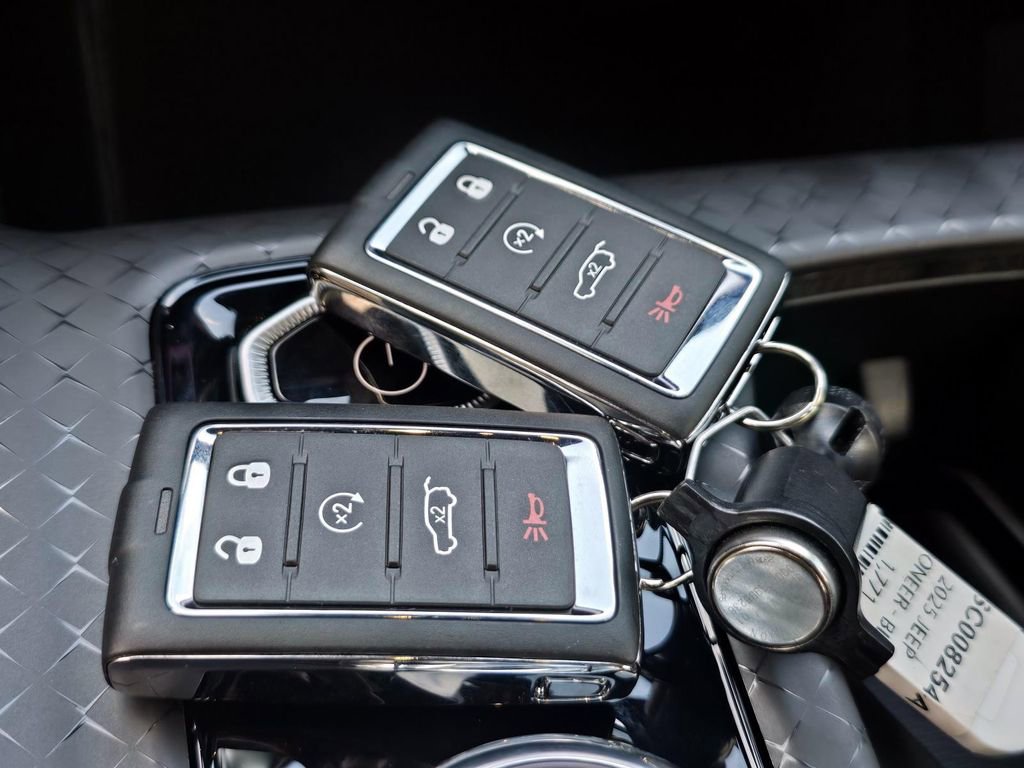 Used 2025 Jeep Wagoneer S Limited AWD/4WD image 20