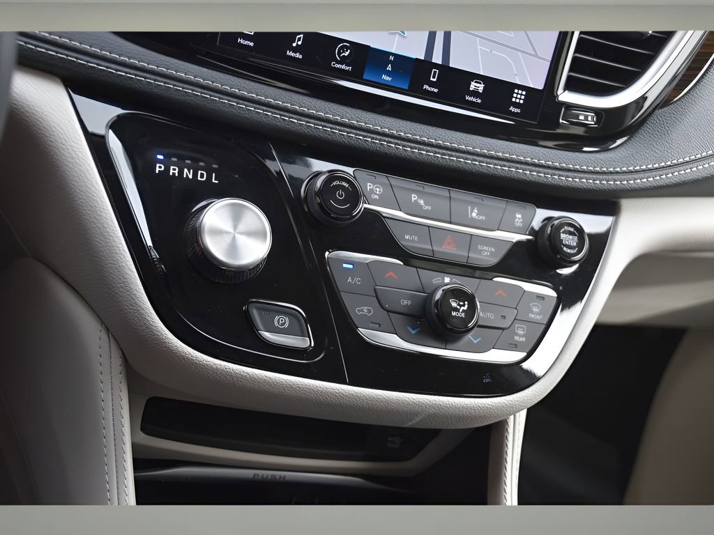 Used 2023 Chrysler Pacifica Limited w/ Uconnect Theater Family Group image 37