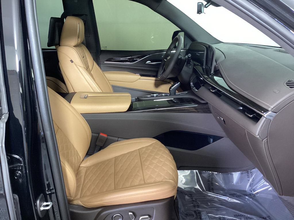 Used 2023 Cadillac Escalade Premium Luxury w/ Performance Package image 9