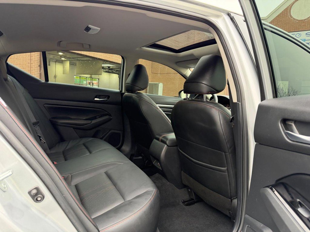 Used 2024 Nissan Altima 2.5 SR w/ SR Premium Package image 9