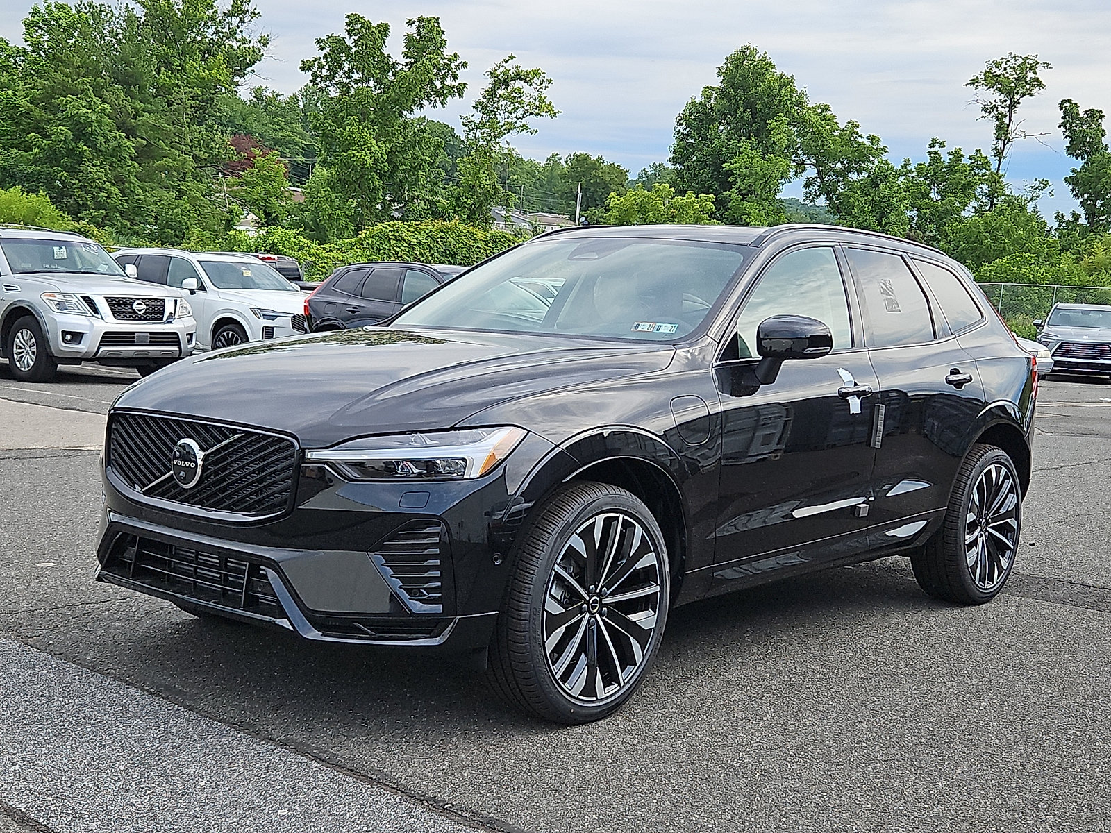 New 2026 Volvo XC60 T8 Ultra w/ Protection Package Premier AWD/4WD image 3