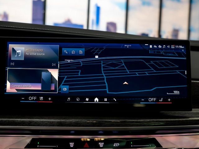 Used 2026 BMW 740i xDrive w/ Premium Package image 18