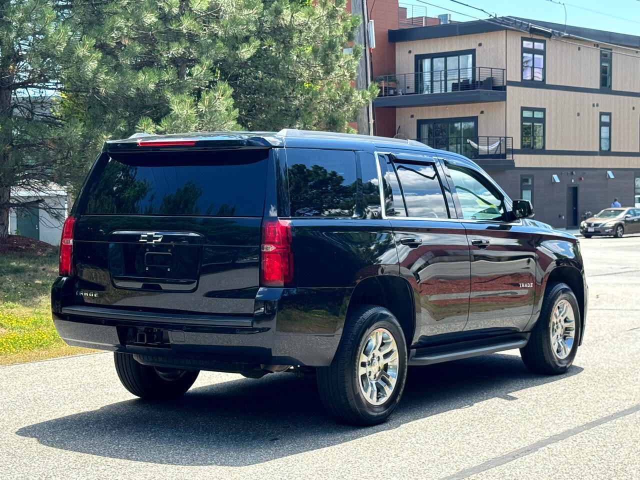 Used 2017 Chevrolet Tahoe LT image 6