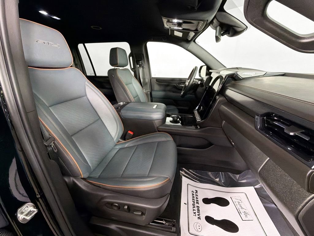 Used 2025 GMC Yukon XL AT4 image 33