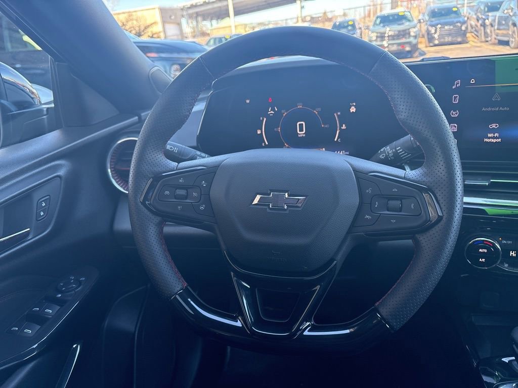 Used 2025 Chevrolet Trax RS w/ Sunroof Package image 15