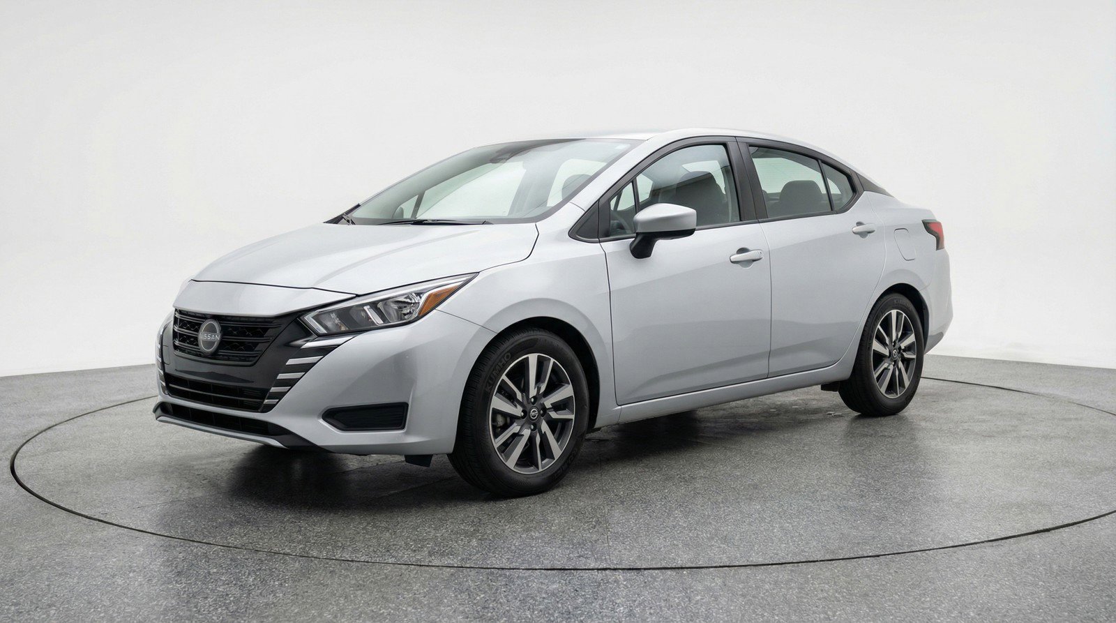 Used 2025 Nissan Versa SV image 3