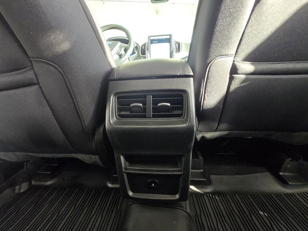 Used 2022 Ford Edge SE image 21