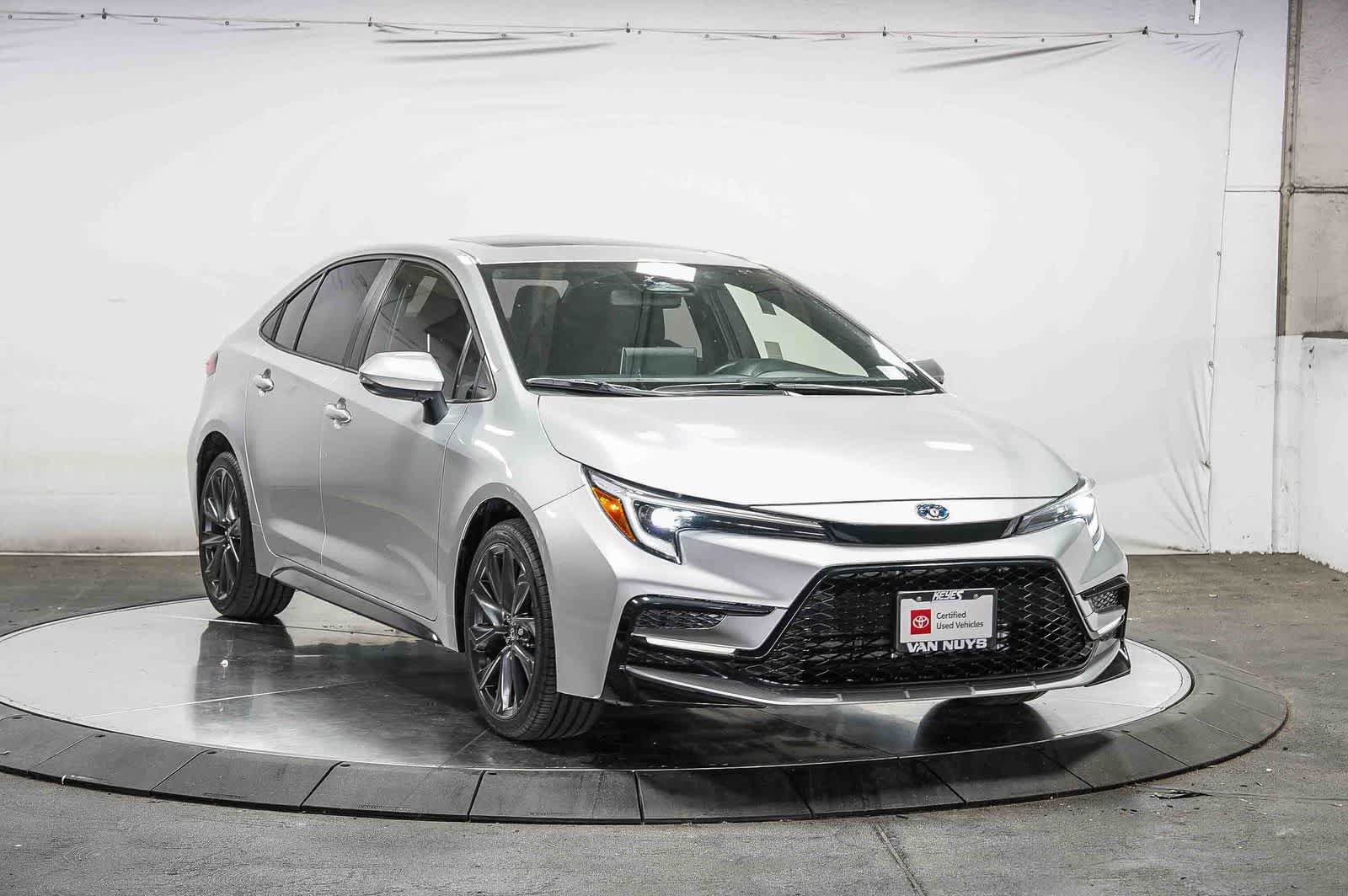 Used 2025 Toyota Corolla SE w/ SE Premium Package FWD image 6