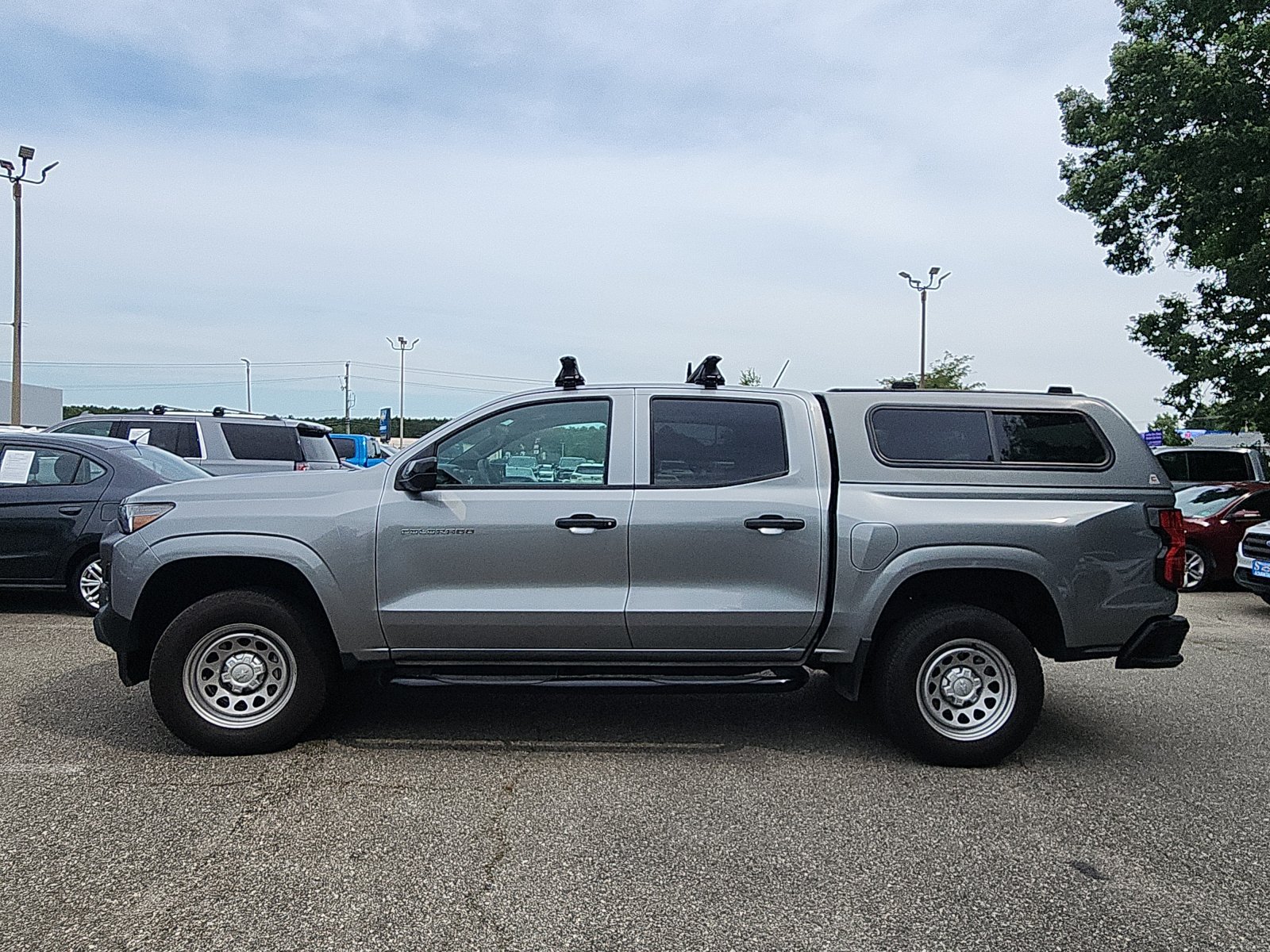 Used 2024 Chevrolet Colorado W/T w/ Technology Package RWD image 2