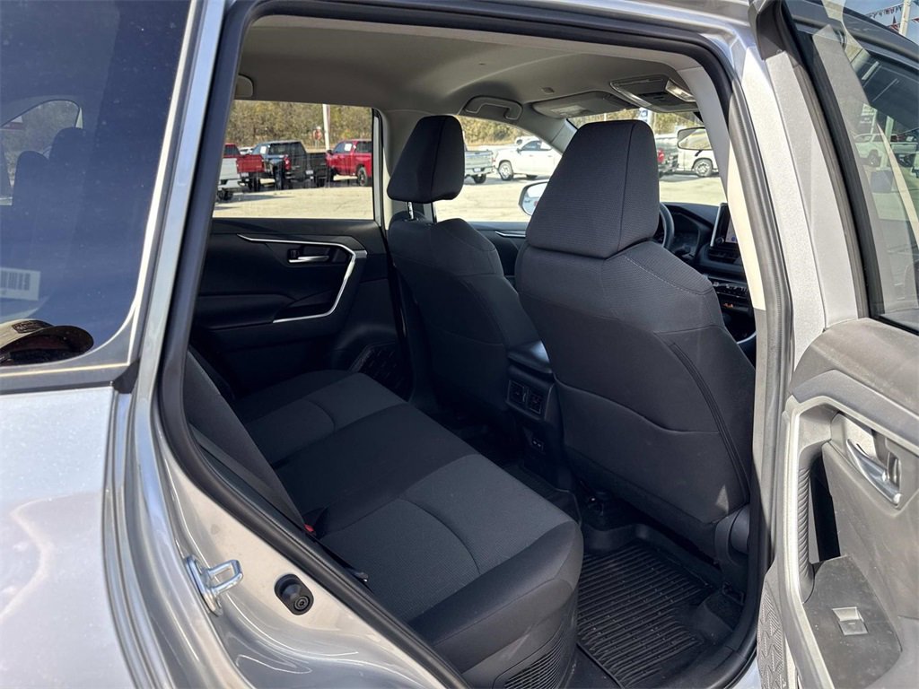Used 2025 Toyota RAV4 XLE image 27