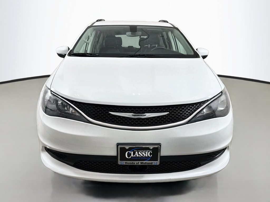 Used 2021 Chrysler Voyager Lxi FWD image 2