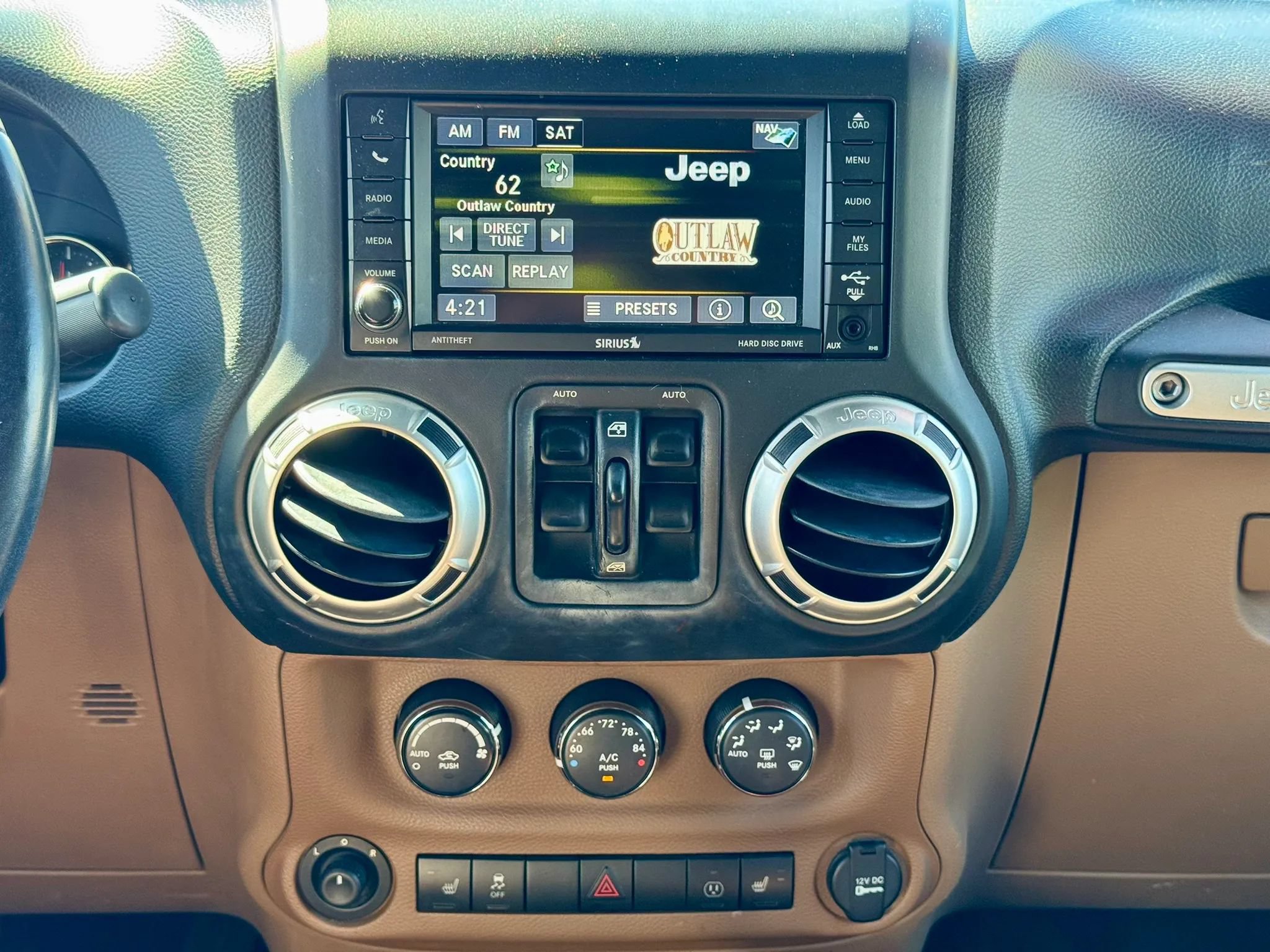 Used 2013 Jeep Wrangler Unlimited Rubicon w/ Dual Top Group AWD/4WD image 14