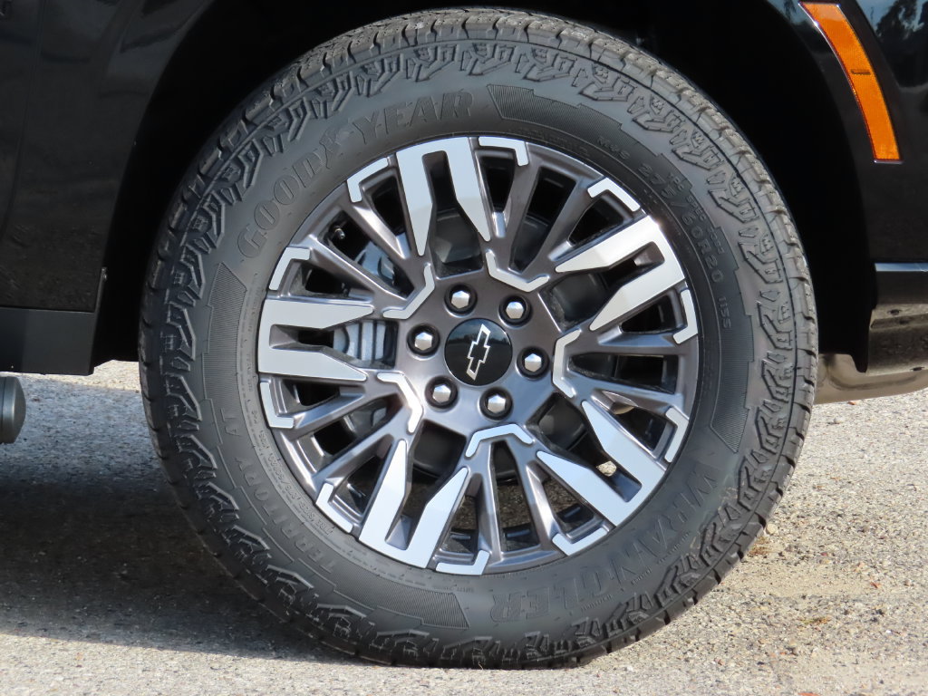 New 2027 Chevrolet Suburban Z71 w/ Z71 Off-Road Package AWD/4WD image 17
