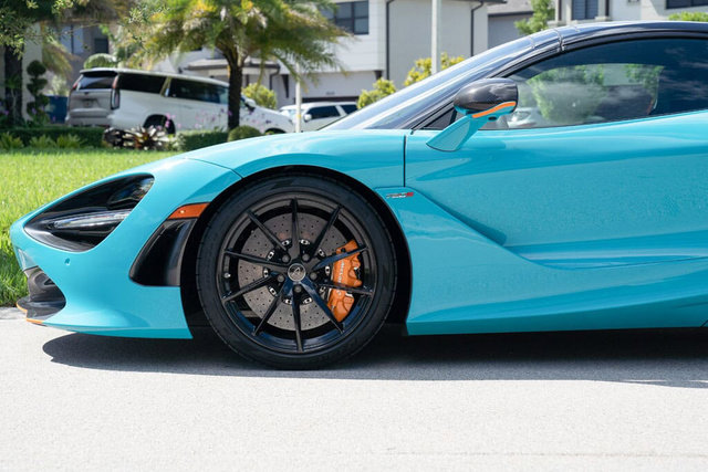 Used 2022 McLaren 720S Spider image 4