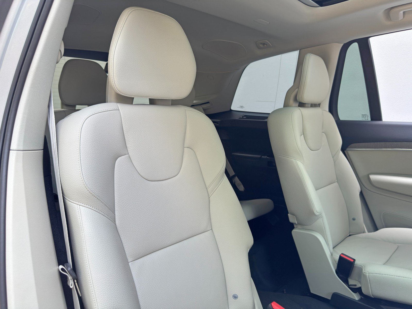 Used 2025 Volvo XC90 B6 Plus AWD/4WD image 41