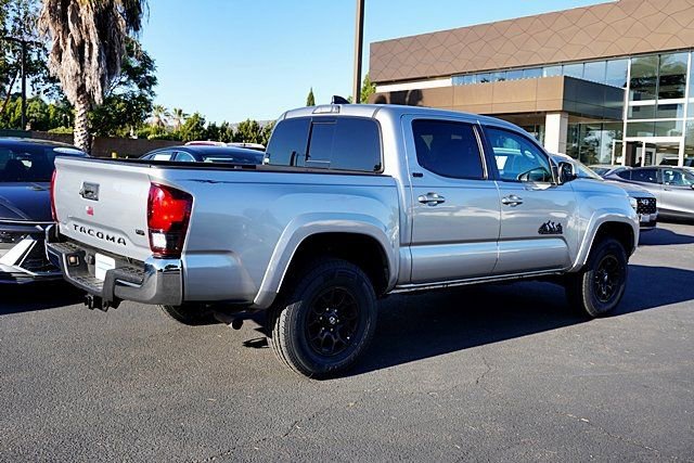Used 2022 Toyota Tacoma SR5 RWD image 9