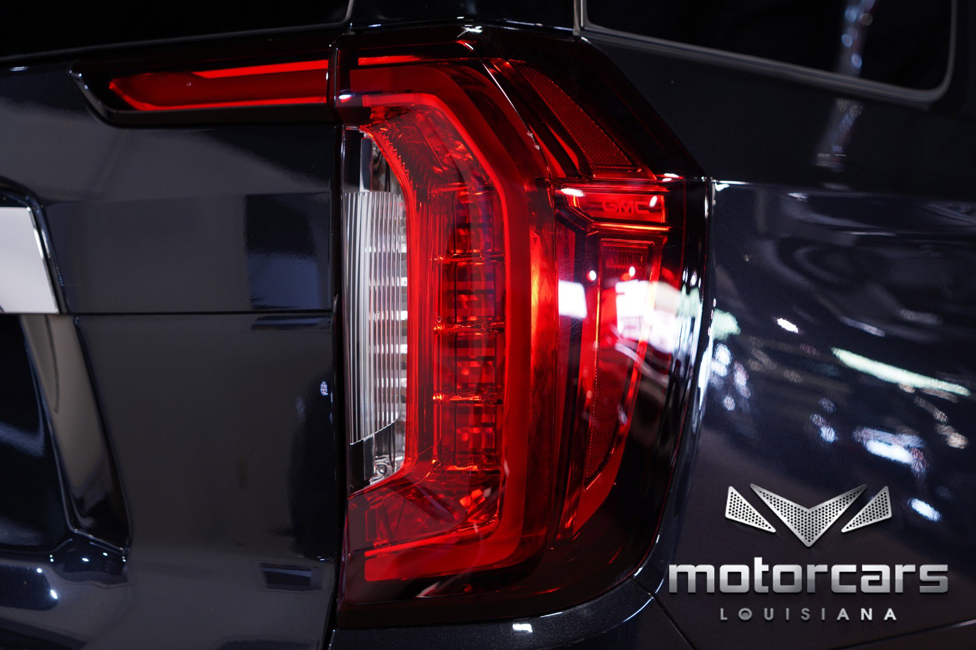 Used 2023 GMC Yukon SLT w/ SLT Premium Package image 18