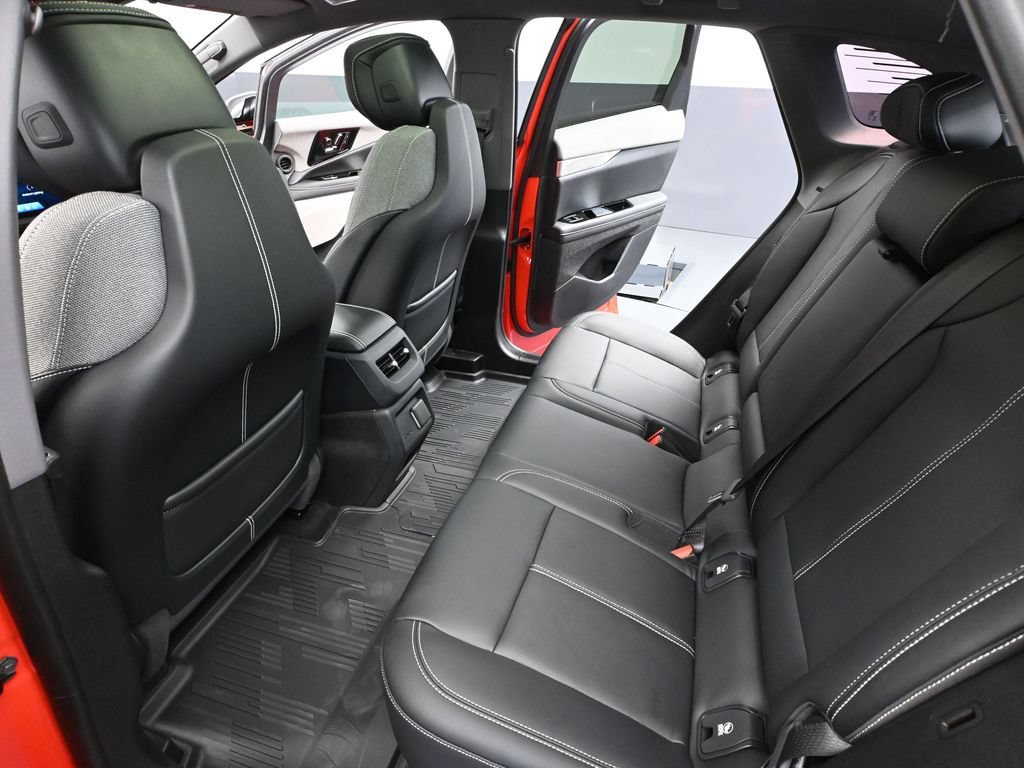 Used 2026 Cadillac Optiq Sport 1 w/ LPO, Floor Liner Package AWD/4WD image 40