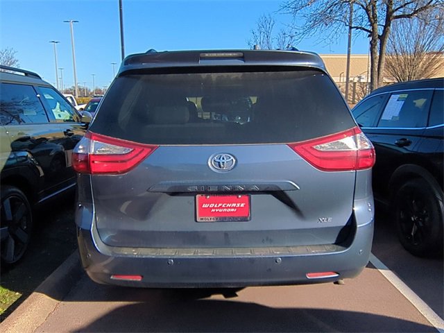 Used 2017 Toyota Sienna L image 3
