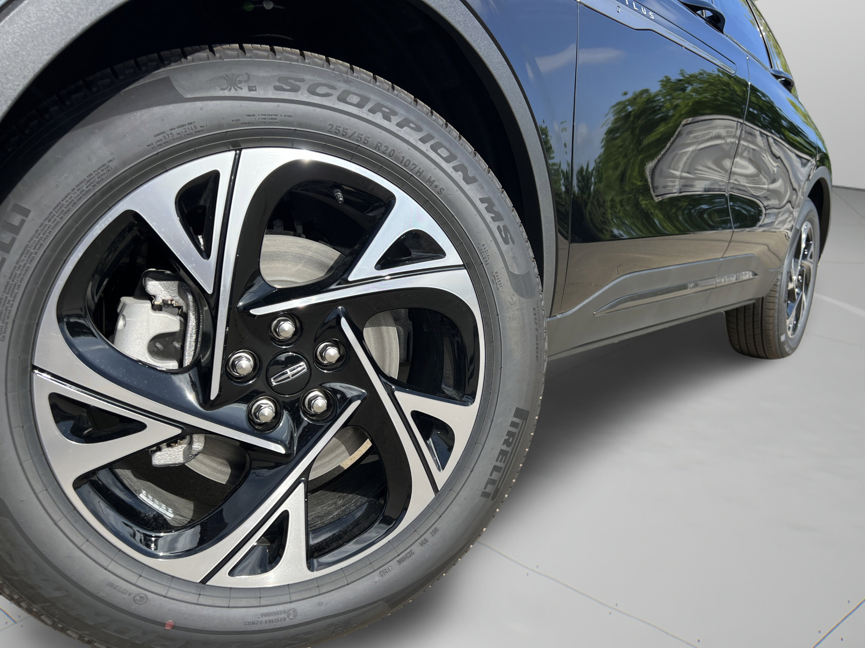 New 2026 Lincoln Nautilus Premier w/ Jet Appearance Package AWD/4WD image 34