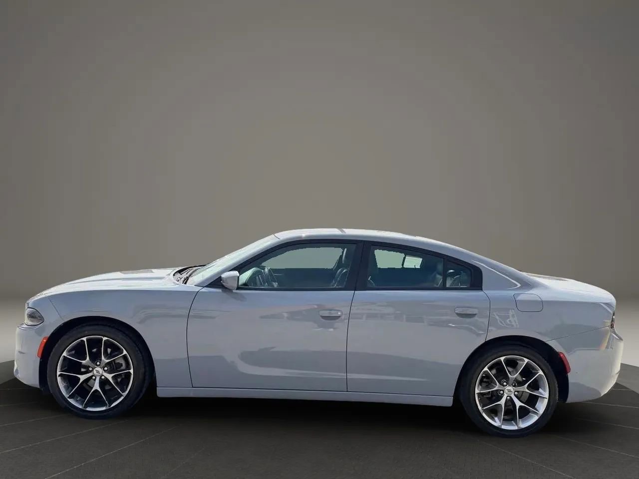 Used 2022 Dodge Charger SXT w/ Plus Group RWD image 4