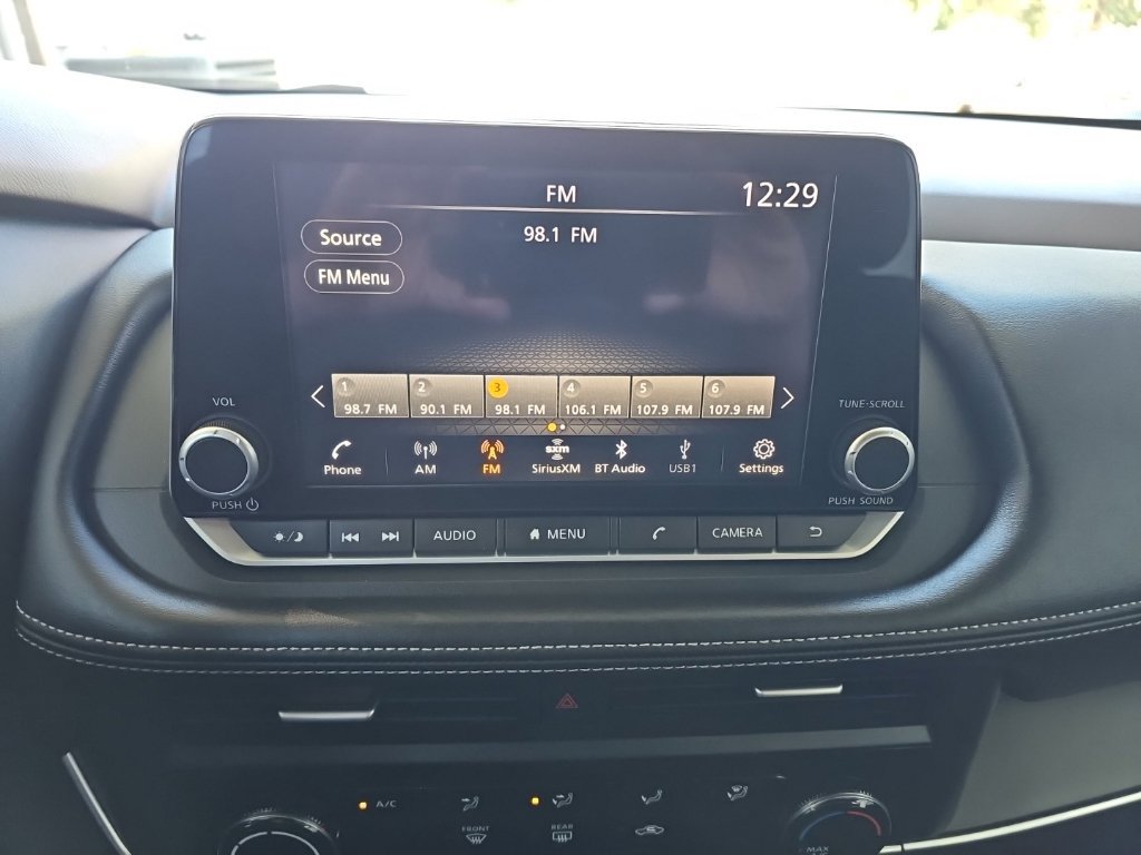 Used 2023 Nissan Rogue S AWD/4WD image 19