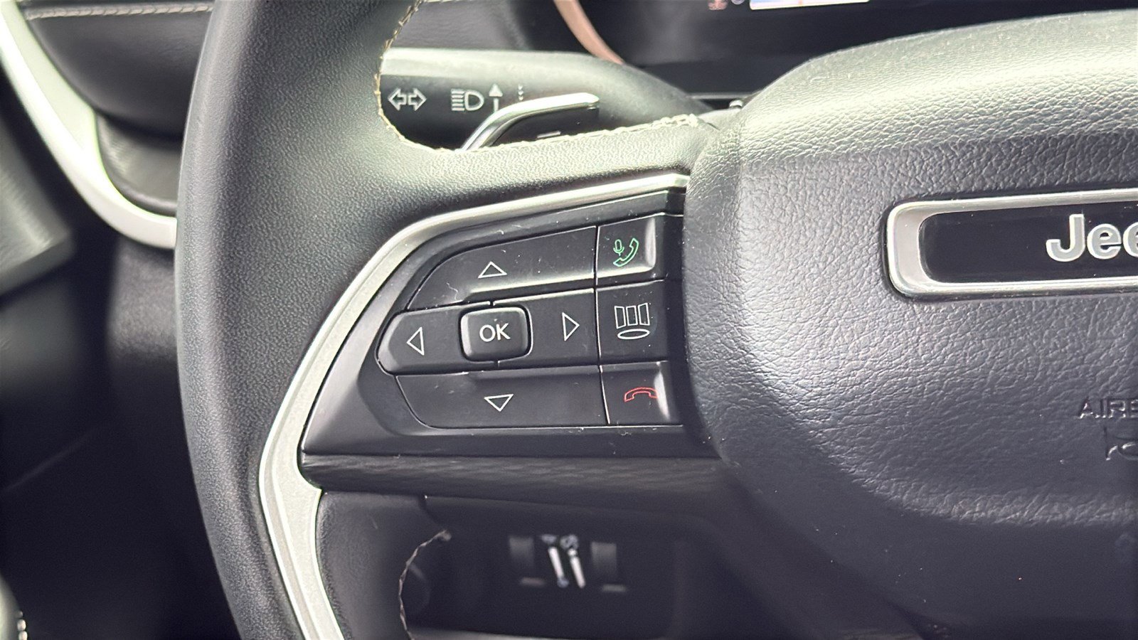 Used 2023 Jeep Grand Cherokee Laredo RWD image 20