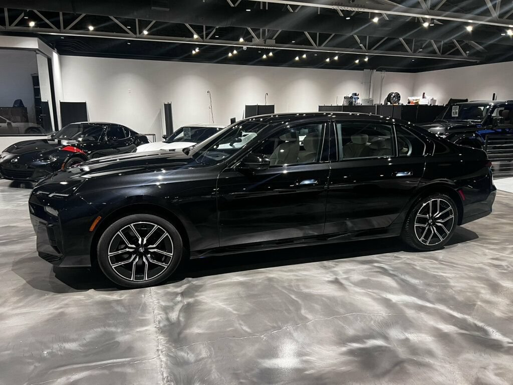 Used 2024 BMW 760i xDrive AWD/4WD image 2