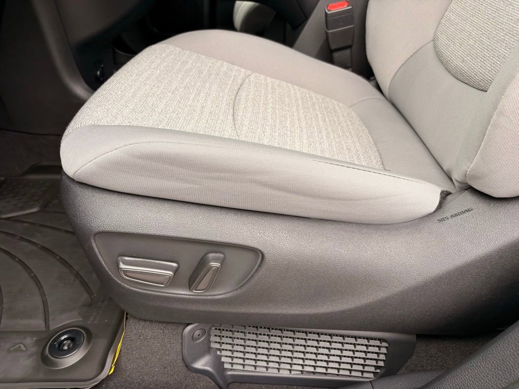 Used 2026 Toyota Sienna LE AWD/4WD image 22