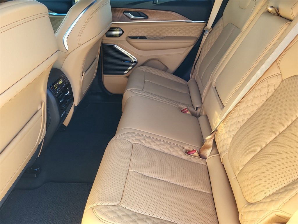 New 2025 Jeep Grand Cherokee Summit image 24