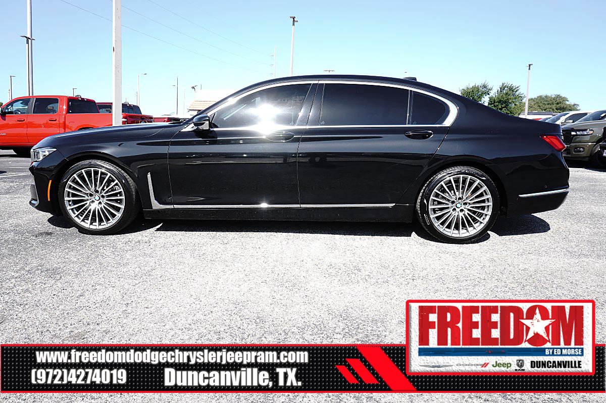 Used 2021 BMW 740i w/ Premium Package RWD image 2