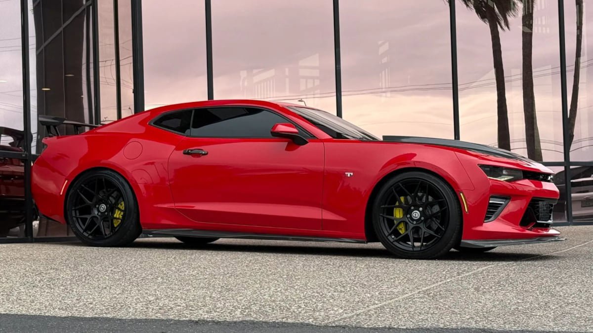 Used 2016 Chevrolet Camaro SS RWD image 16