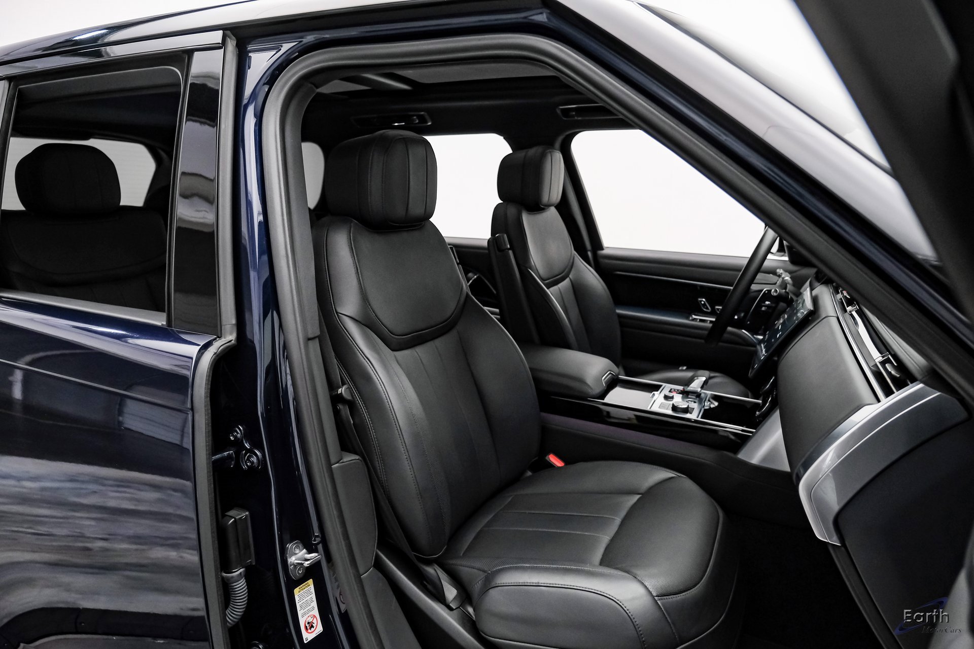 Used 2023 Land Rover Range Rover SE image 40