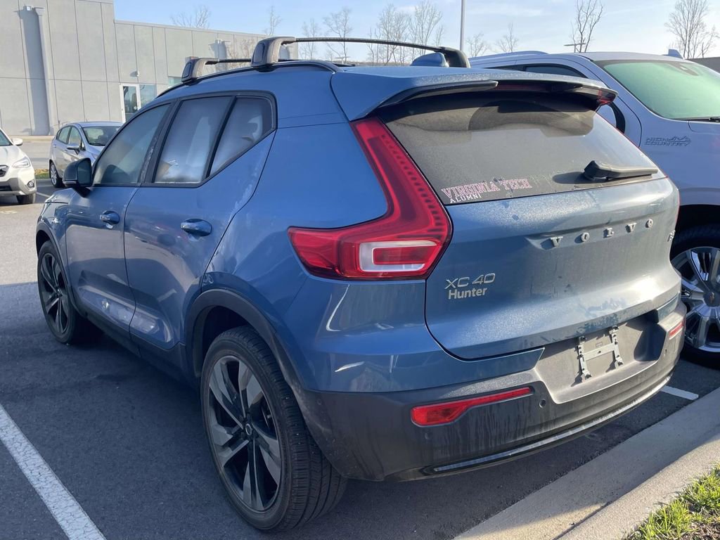 Used 2023 Volvo XC40 B5 Ultimate w/ Protection Package Premier image 3