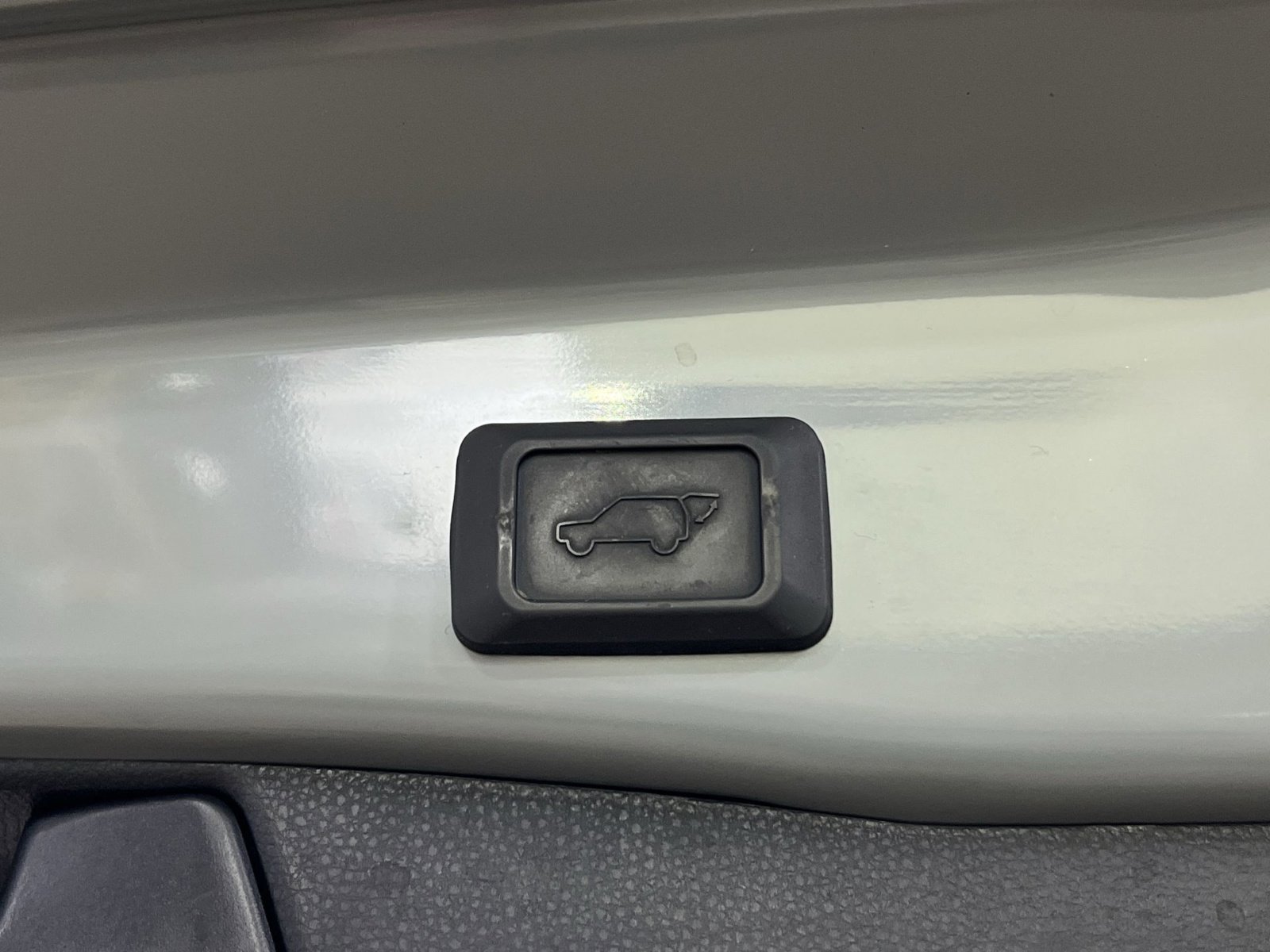 Used 2023 Toyota RAV4 XLE Premium image 25