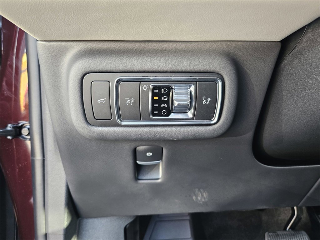 Used 2025 Lincoln Nautilus Reserve image 17