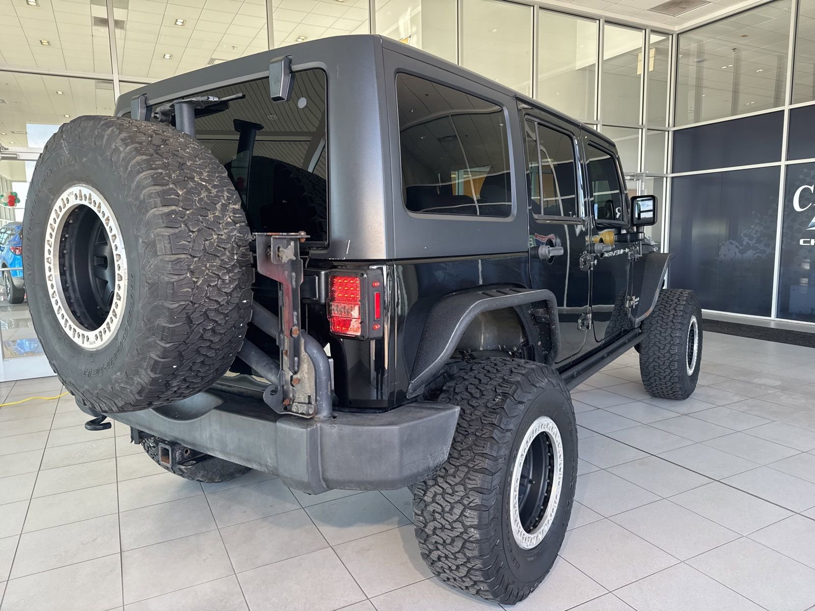 Used 2014 Jeep Wrangler Unlimited Rubicon w/ Max Tow Package image 4