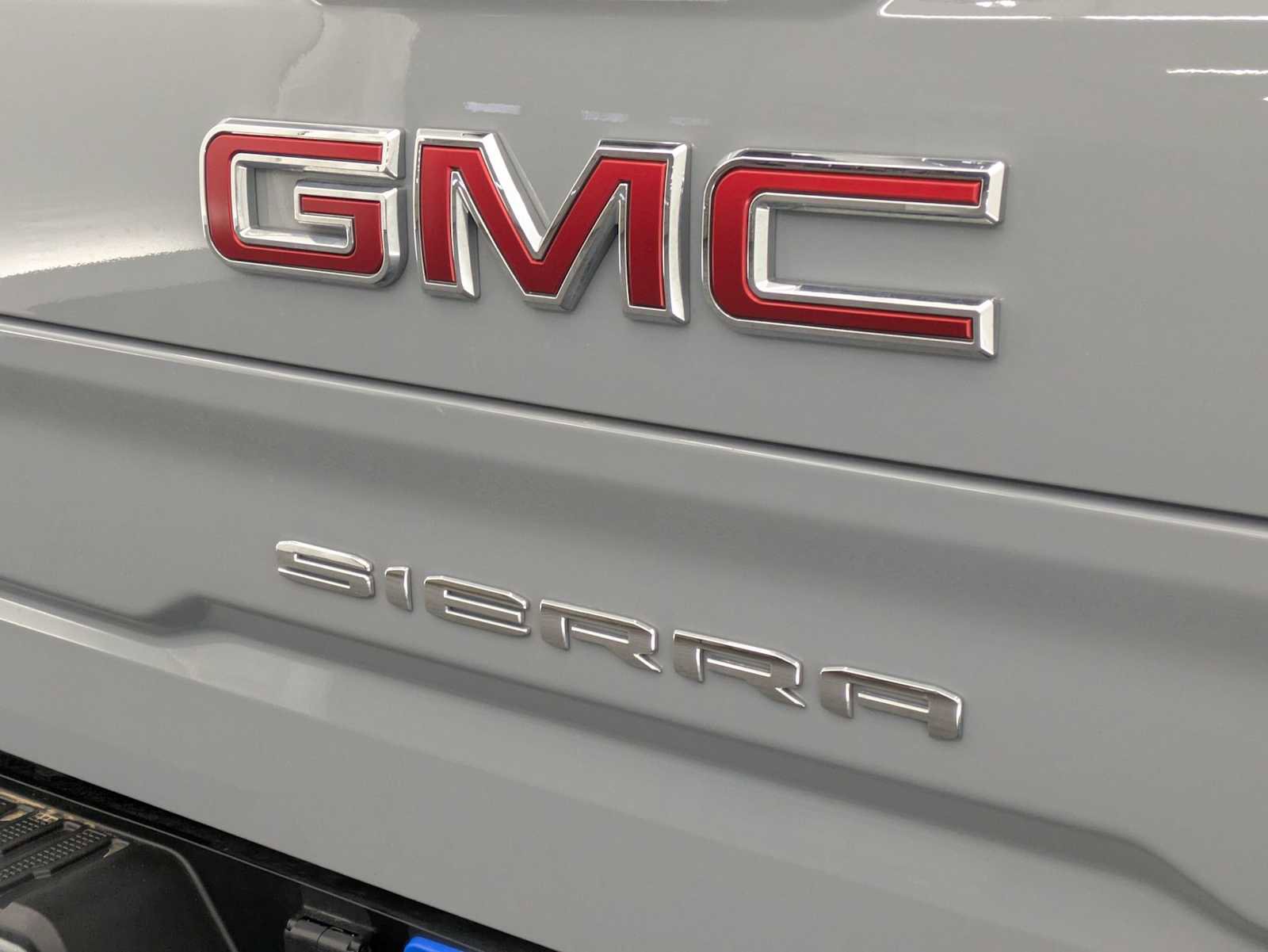 Used 2024 GMC Sierra 1500 AT4 w/ Technology Package AWD/4WD image 12